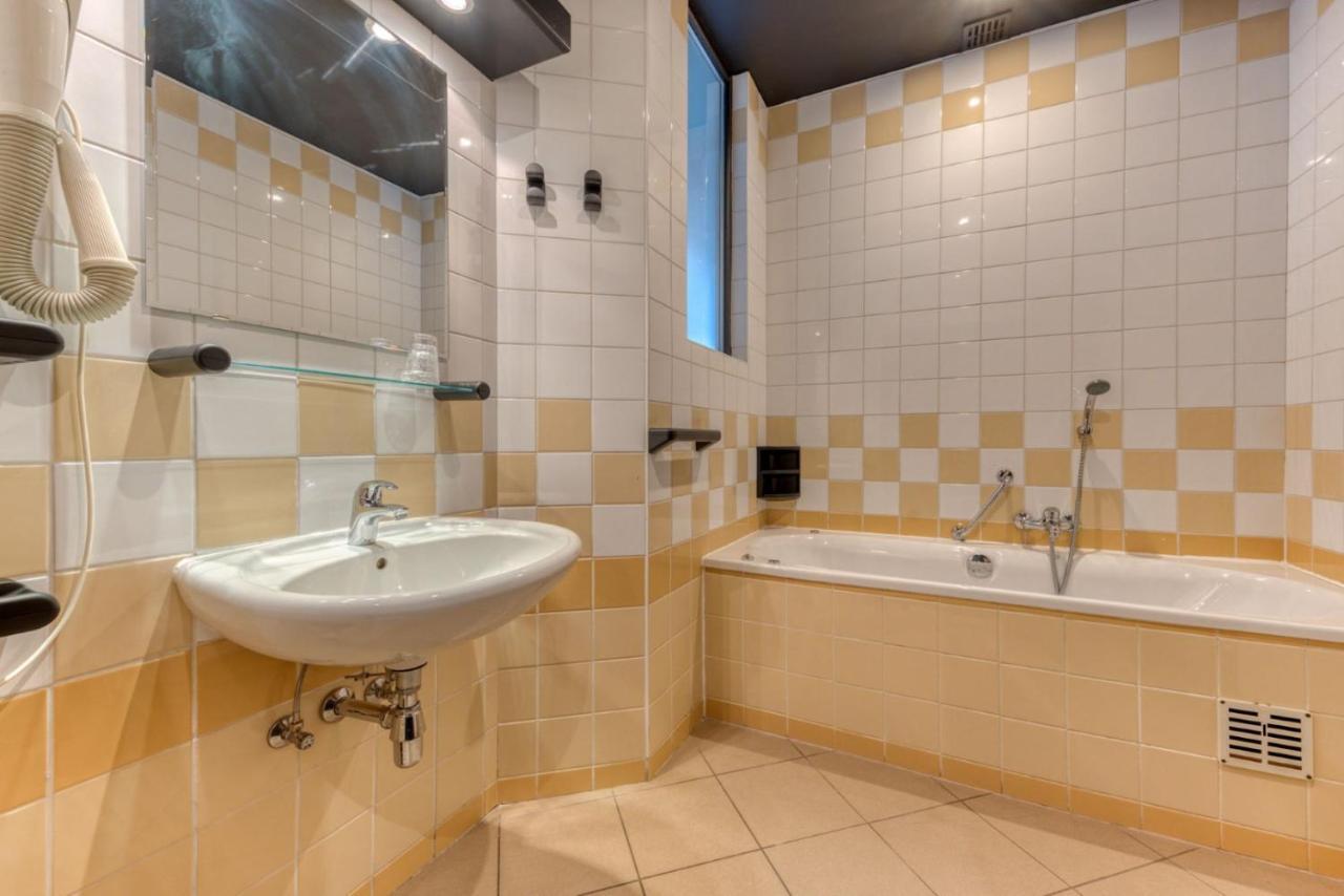 Hotel Mosa Hermalle-sous-Argenteau Dış mekan fotoğraf